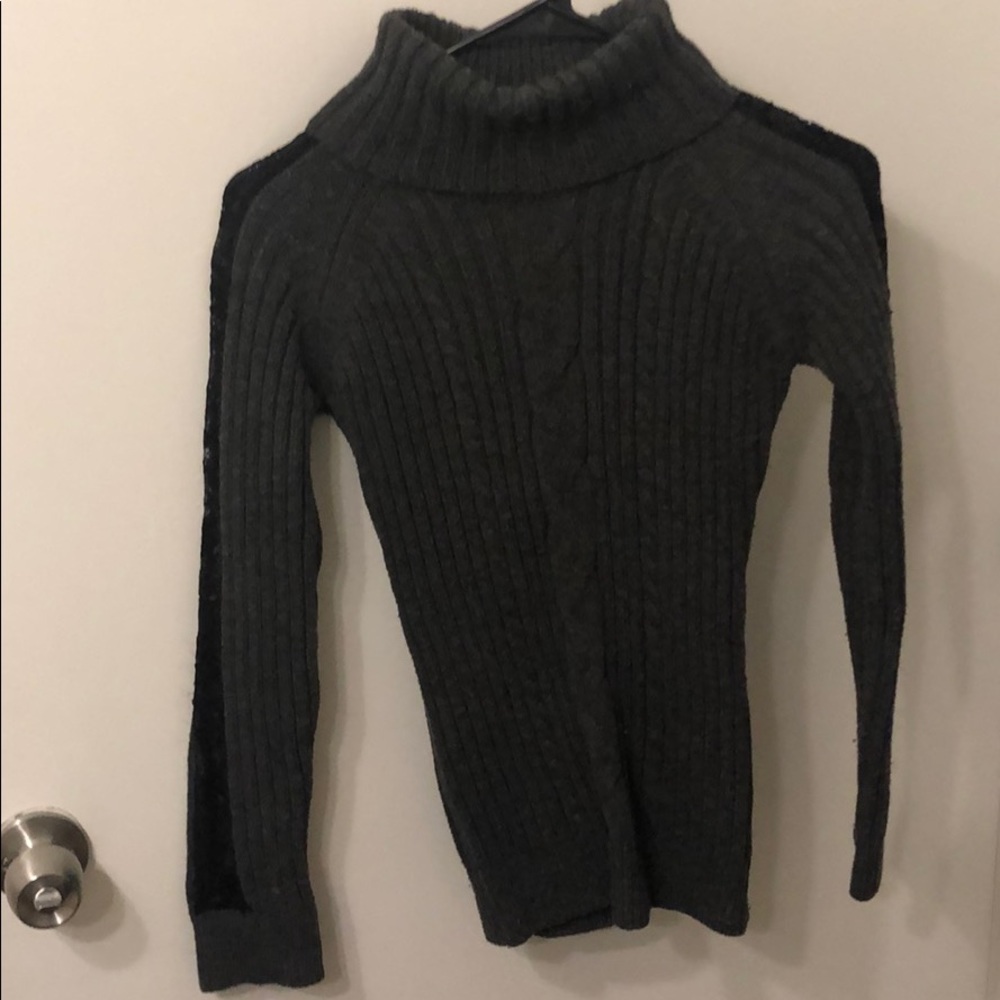 Long sleeve gray sweater